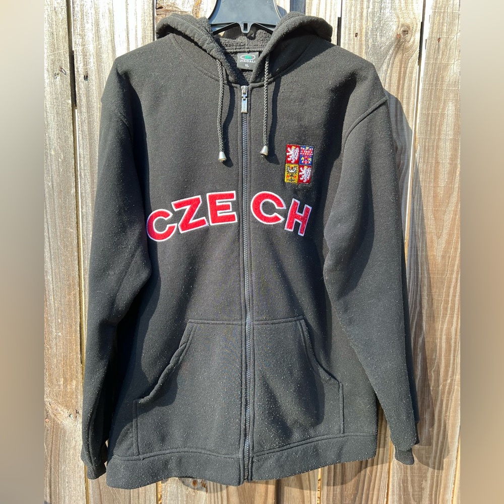MEN’S CZECH ZIP UP HOODIE.
